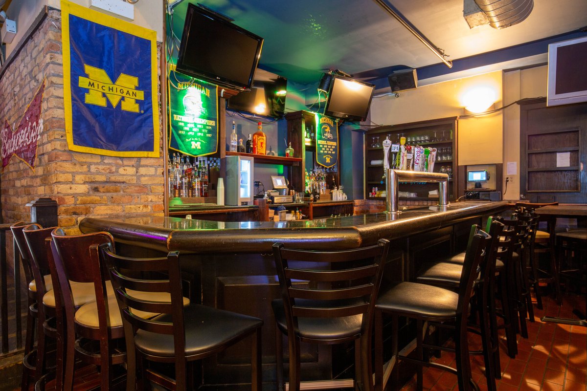 ChicagoDuffys's tweet photo. Join us on National Wine Day and try a new wine from our extensive selection! https://t.co/cq6kLHfv8h https://t.co/QcBhKnLW9H