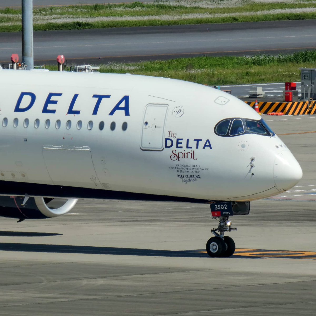 kametaro787x's tweet photo. The DELTA Spirit
#kmtr撮影記録
Date: 2021.5.23
Airline: #DeltaAirlines
Aircraft: #AirbusA350-941
Registration: #N502DN
Location: #RJTT/#HND Japan🇯🇵
#Delta #デルタ #デルタ航空
#airbus #airbusa350 #airbusa350xwb
#a350900 #a350xwb
#羽田空港 #hanedaairport https://t.co/mh0Un2NDJ8