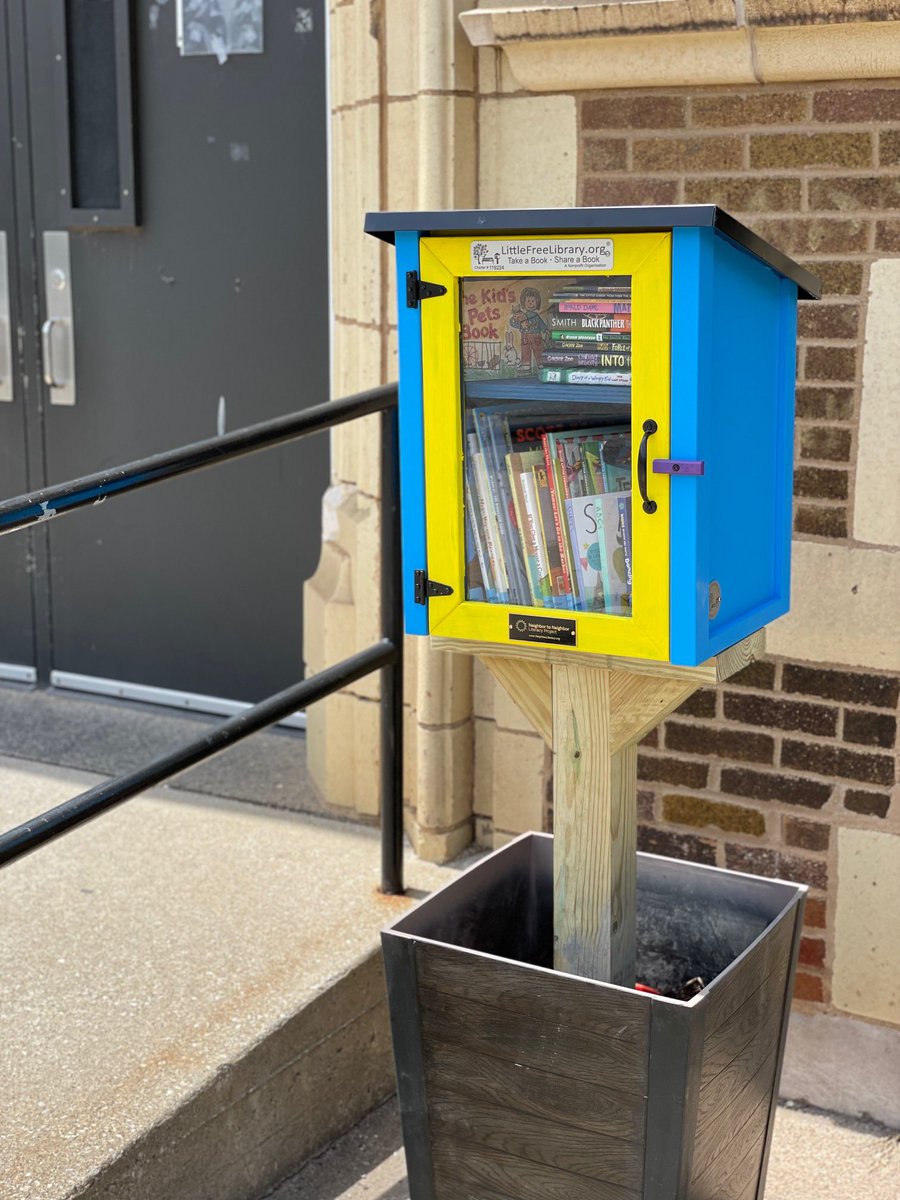 Rev_principal's tweet photo. Great things happening @Network13T with our installation of the little libraries and upcoming farmers market at Jesse Owens Community Academy ❤️🎓🎉 https://t.co/ReZJ3AIB2Z