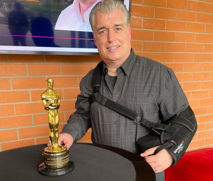 UCSDExtStudies's tweet photo. Congrats to #UCSDx instructor @PaulFalconeHR & his team for receiving the Jean Hersholt Humanitarian Award at the #Oscars on behalf of The Motion Picture & Television Fund! Founded in 1921 by Mary Pickford, Douglas Fairbanks & Charlie Chaplin, the #MPTF supports workers in need. https://t.co/ugLP9EVtCD