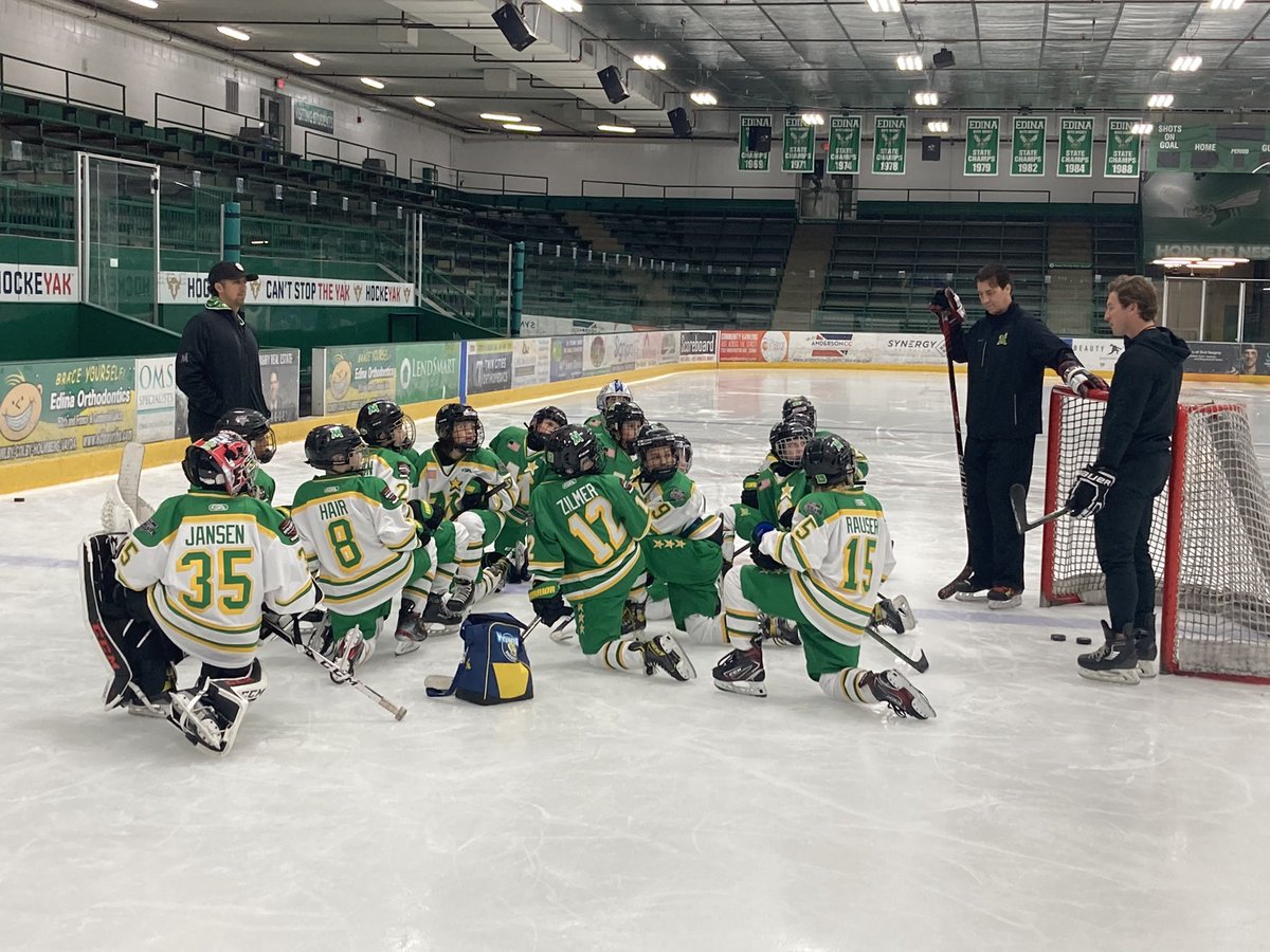 TeamMN2010Brick's tweet photo. 2010 Team MN Brick was back on the ice today getting ready for their Chicago Showcase. They had their new jersey revealing tonight before practice. You got to love the old Northstar retro colors. #2010TeamMNBrick @YouthHockeyHub @theBrickseries @brickhockey @MinnesotaBlades https://t.co/3YnJq2Bt6N