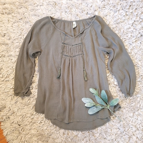 XxalisonxX's tweet photo. So good I had to share! Check out all the items I'm loving on @Poshmarkapp #poshmark #fashion #style #shopmycloset #wildfable: https://t.co/AO2bKohTuC https://t.co/f5OAOfViGW
