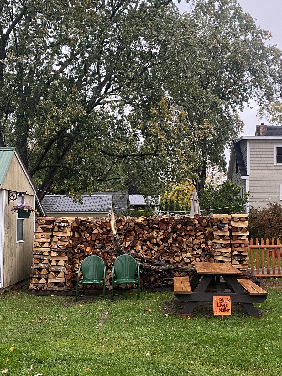 PileRate's tweet image. Burlington, VT

2020 woodpile 

2021 woodpile 

Remarkable consistency 

10/10