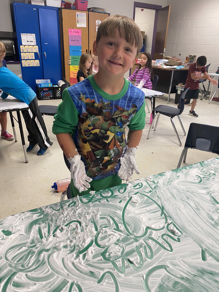MrsPeytonLPS's tweet photo. We had lots of fun drawing and writing in shaving cream Friday! https://t.co/VmS7TQStYC