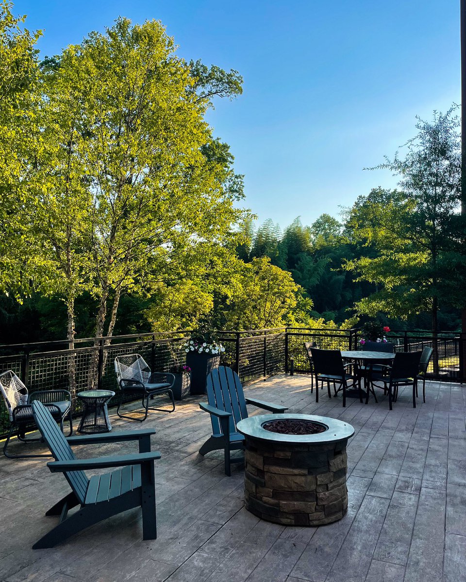 SouthRidgeSC's tweet photo. It was such a beautiful Sunday evening here at South Ridge! 😍🙌 Not ready for Monday…..does this weekend really have to come to an end?! #weekendforeverplease 
#southridgesc #greenvillesc https://t.co/sPfBY0Oik6