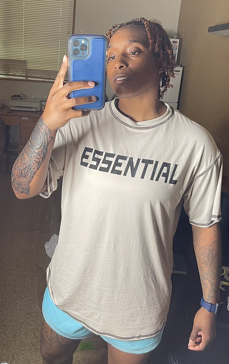 atikab93's tweet photo. New Tattoo Flex ๐๐ฅต๐ฅ
Getting use to no filters. Just me flexinโ in my melanin ๐ค๐พ
#tattedstuds #studsoftwitter #essentialshit #androgynous #nolabel #viral #lesbiansoftwitter https://t.co/8CBp7JehwR