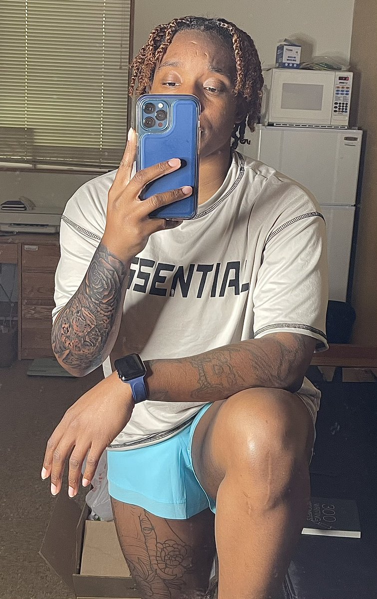 atikab93's tweet photo. New Tattoo Flex ๐๐ฅต๐ฅ
Getting use to no filters. Just me flexinโ in my melanin ๐ค๐พ
#tattedstuds #studsoftwitter #essentialshit #androgynous #nolabel #viral #lesbiansoftwitter https://t.co/8CBp7JehwR
