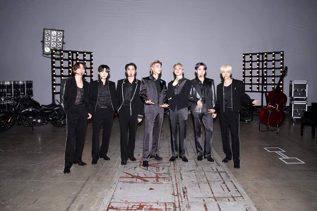 GenesisRuelas4's tweet photo. #BillboardTNT @BTS_twt https://t.co/LQL8G5dB3j