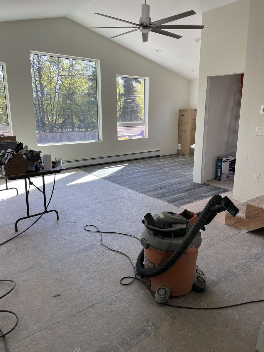 arcticf0x1's tweet photo. TFW you’re cleaning up a construction site and think about using the shop vac to get that burning chunk of dust/drywall/? out of your eye... https://t.co/57RJAWsObf