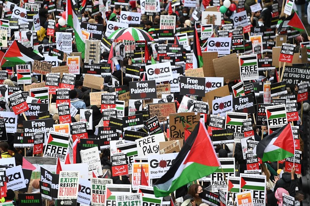 AJEnglish's tweet photo. “Sanctions on Israel”

From South Africa to New York City, protesters hold solidarity rallies in support of Palestine — in pictures https://t.co/aAFCX7tAC8 https://t.co/nq0ORsYXve