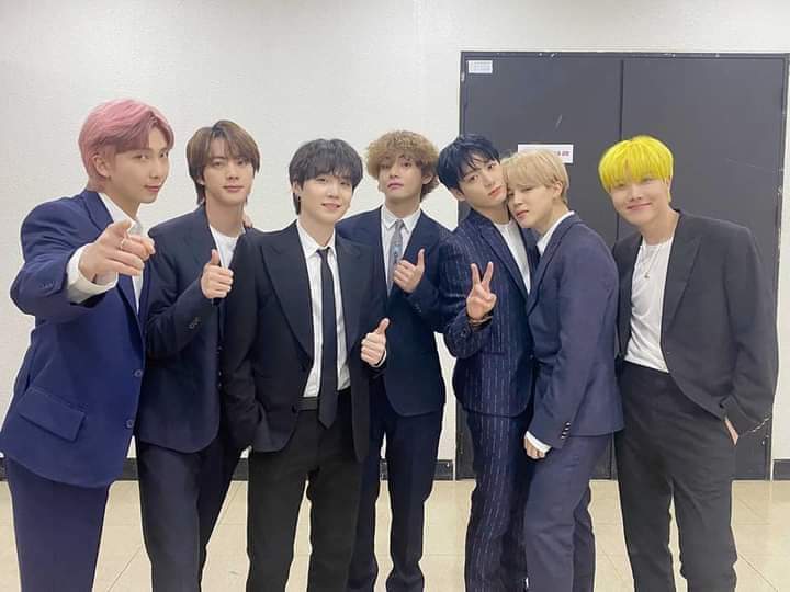 dionyssie's tweet photo. Y todavía se atreven a preguntar por el fandom más fuerte, obviamente ARMY X BANGTAN ❤️

#BillboardTNT #BillboardMusicAwards @BTS_twt
#BTS_twt https://t.co/WoIn0ksPDa