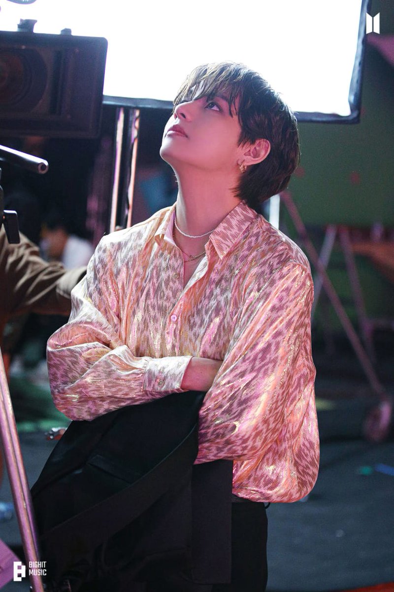 AngelRekin's tweet photo. #BillboardTNT @BTS_twt vamos army ,estamos perdiendo pero podemos ganar valla a votar !!#BUTTER110M #BillboardTNT https://t.co/r4QEyo93OE