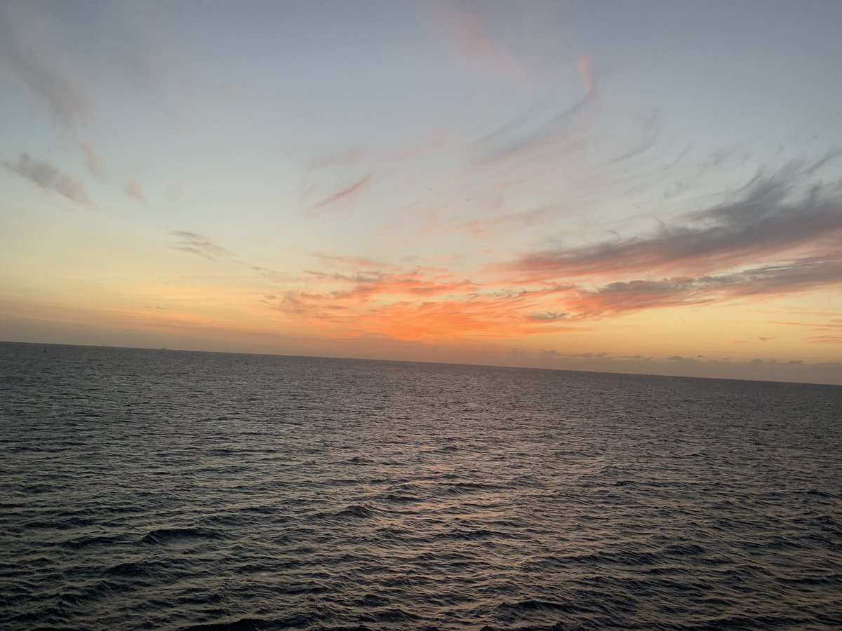 lagabyariass's tweet photo. @RoyalCaribbean Today’s sunset Caribbean Sea from Celebrity Edge. #iamroyal #iamcelebrity #wewillbeback #hopefloats https://t.co/rouZyCf8bd