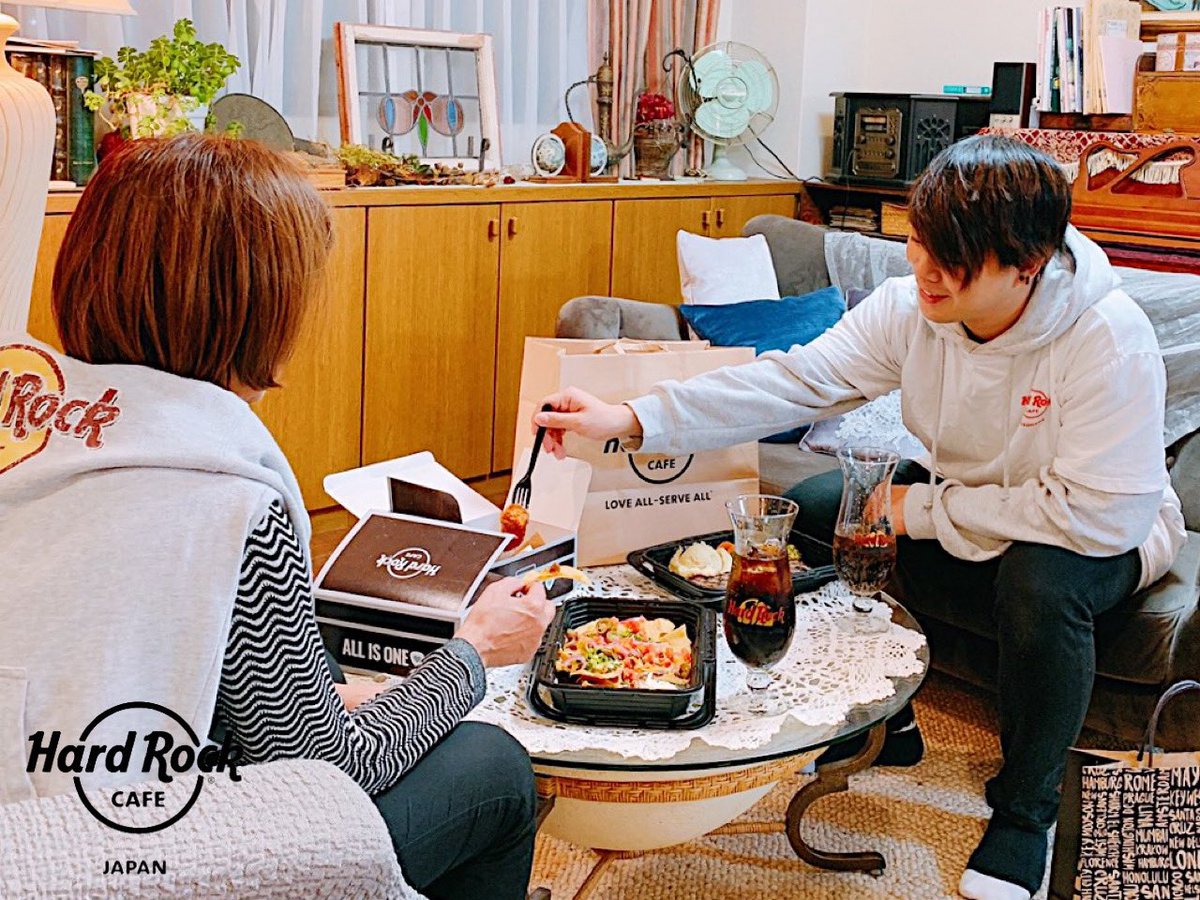 hrc_tokyo's tweet photo. Enjoy Stay Home with Hard Rock Cafe🏡💕

テイクアウトのご注文は事前にお電話、またはwebでご予約いただくと、お受け取りがスムーズです。
各店webでのご予約はこちらからどうぞ☺↓
https://t.co/mqhc3cBcbX

#ハードロックカフェ #hardrockcafe #togo #テイクアウト #おうち時間 #enjoystayhome https://t.co/PzROQqqIOM