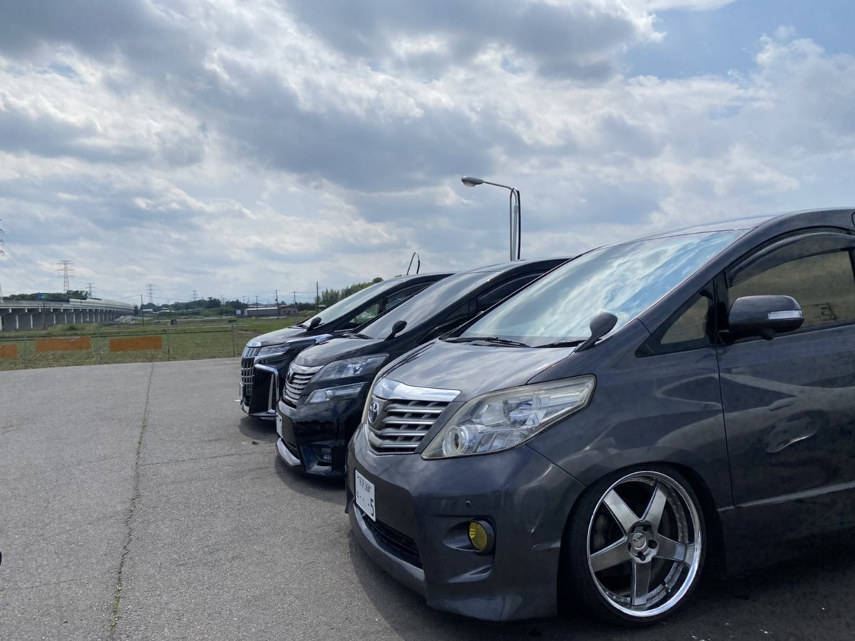 20alpha_No5's tweet photo. 昨日は洗車してきた！
綺麗にして綺麗な写真をりくとに撮ってもらいました😳 https://t.co/tw96Glm2Qr