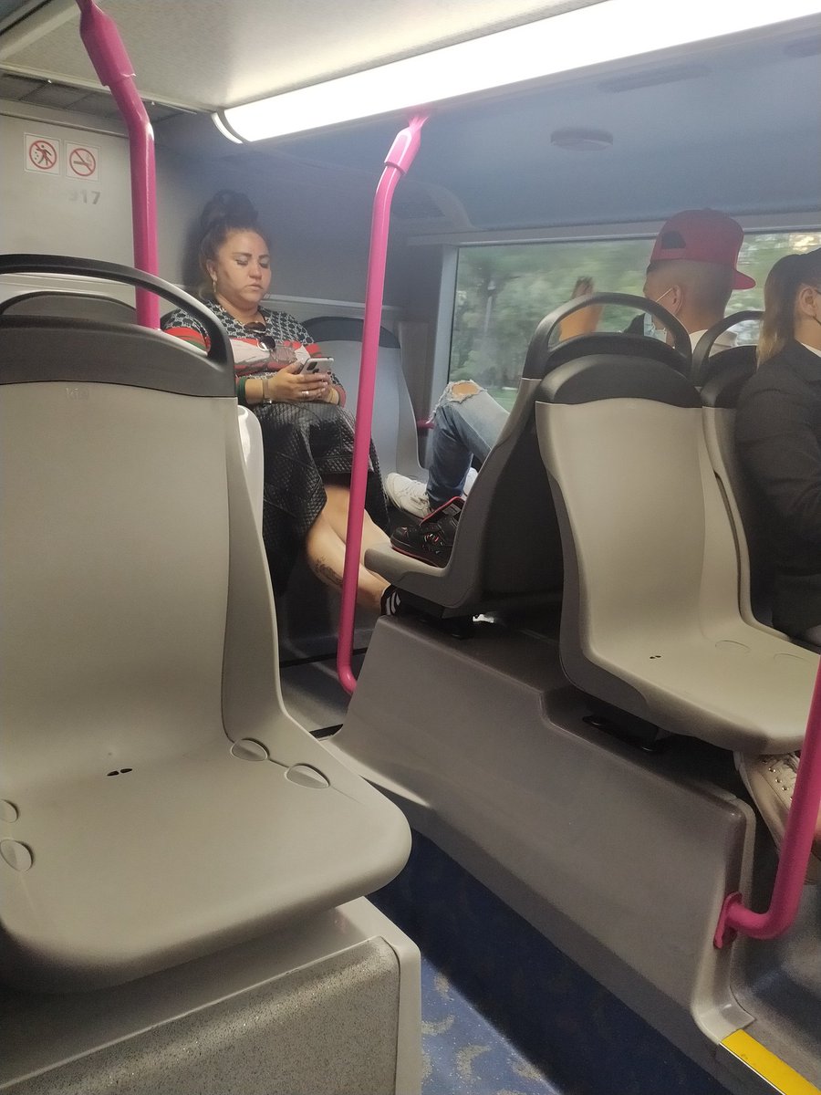 almiga's tweet photo. @MetrobusCDMX Viajaron cómodamente durante 15 estaciones. Ni un solo policía les dijo algo 🤷🏾‍♀️ https://t.co/mxUtsXu6HA