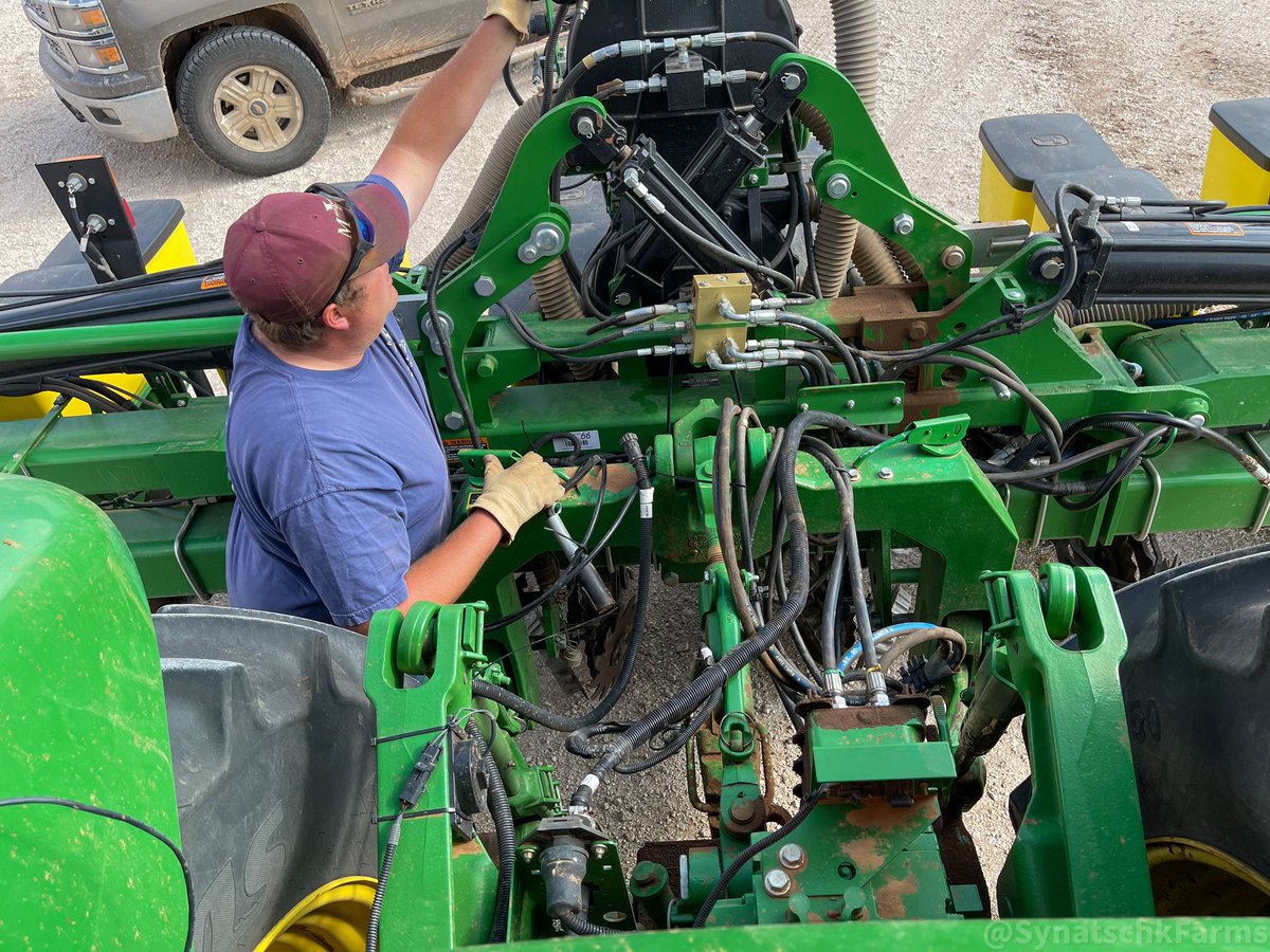 aasynatschk's tweet photo. Getting ready to start #plant2021!  

Corn will hopefully start going into the ground tomorrow! #synatschkfarms #drought2021 #texasfarmer #texasfarmbureau #johndeere #prayforrain #farmlife https://t.co/PsdV5Khd0L
