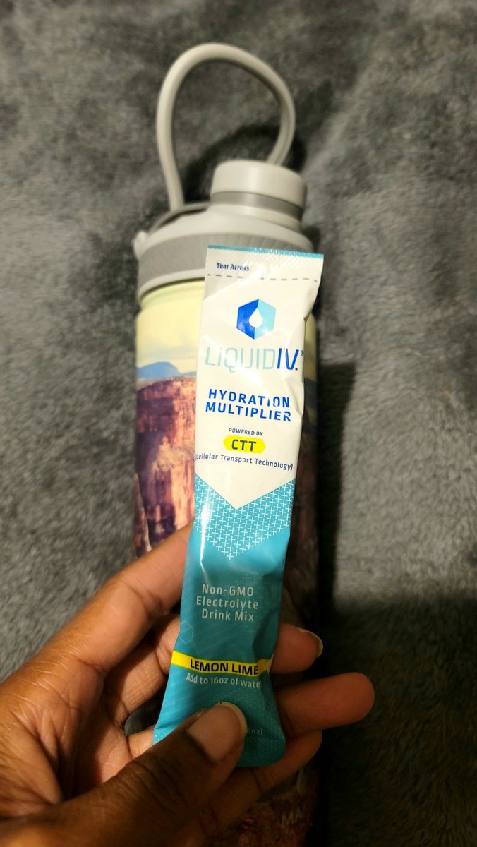 Using my Liquid I.V. to multiply &amp; replenish water intake. I'm already weak &amp; fatigued from the crisis, I don't need 2 be dehydrated too. I'm sure fellow #SCWarriors  know this, but my GOD, #SickleCellPain from dehydration is 2x as excruciating!😖😭Painful

#SickleCellLifeOfMemej