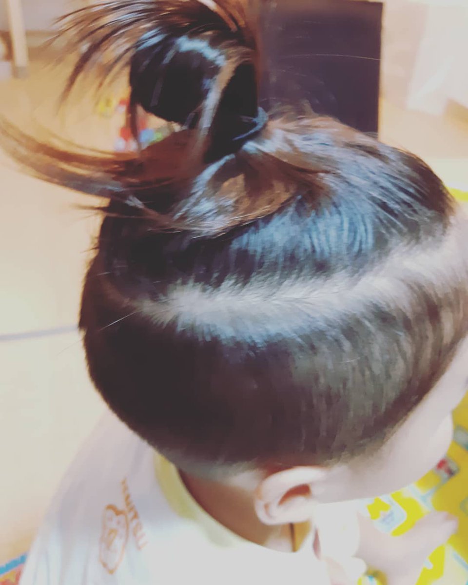 ゆずきそら おはようございます 5月22日 うちは息子と一緒に散髪屋へ行きました サムライマンバンの髪型を切りました スッキリした顔でした 散髪 マンバン