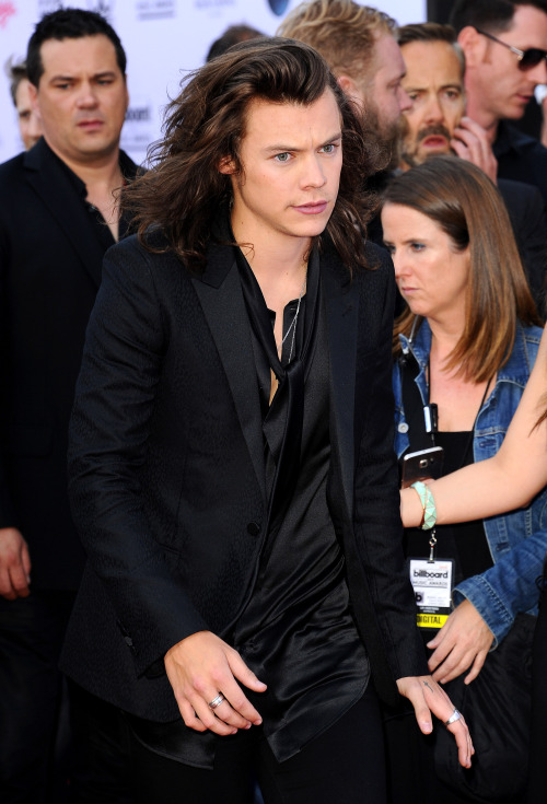 dang94s's tweet photo. buen momento para recordar lo hermoso que estaban  louis y harry en los  #BBAMAs  2015 https://t.co/3WY2cNGull