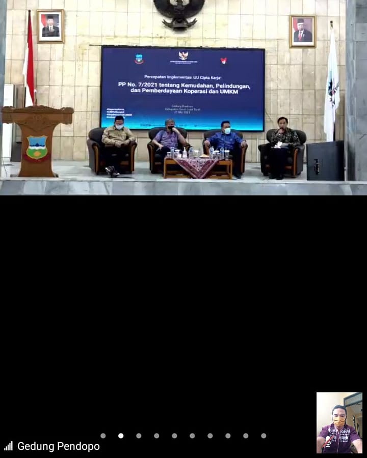 darsimse's tweet photo. Keg. Tgl 21 Mei 2021, ikut dalam Kegiatan Zoom Meeting terkait dgn Sosialisasi PP No. 7 thn 2021 tentang Kemudahan, Perlindungan, dan Pemberdayaan KUMKM...
#cooperativecyberactivator 
#penyuluhkoperasikemenkopri 
#depcoop 
#ppklkemenkopumkri 
#ppkljawabarat 
#ppklindramayu https://t.co/nJ9gMnUpe8