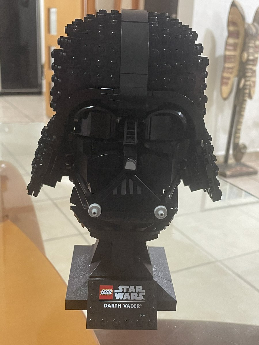MiguelParrodi's tweet photo. Nuevo adorno para la oficina #Lego #HelmetCollection https://t.co/mOAmxT5ONe