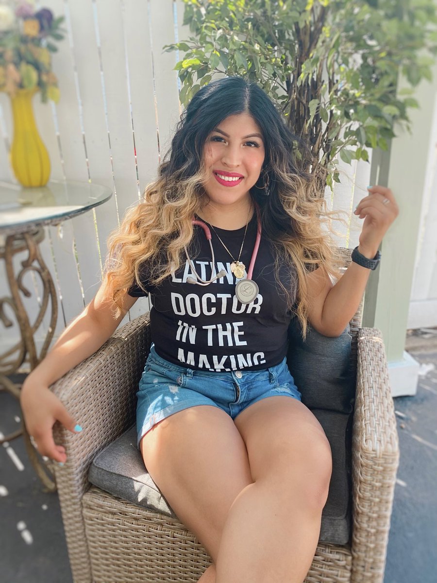 thelatinamd's tweet photo. my family left everything behind in Peru to provide me with better opportunities in this country. now i can finally say that all of their sacrifices were worth it. as a Latina, i look forward to closing several gaps in healthcare and working towards reaching health equity.#MDtobe https://t.co/WkK7cZjN6A