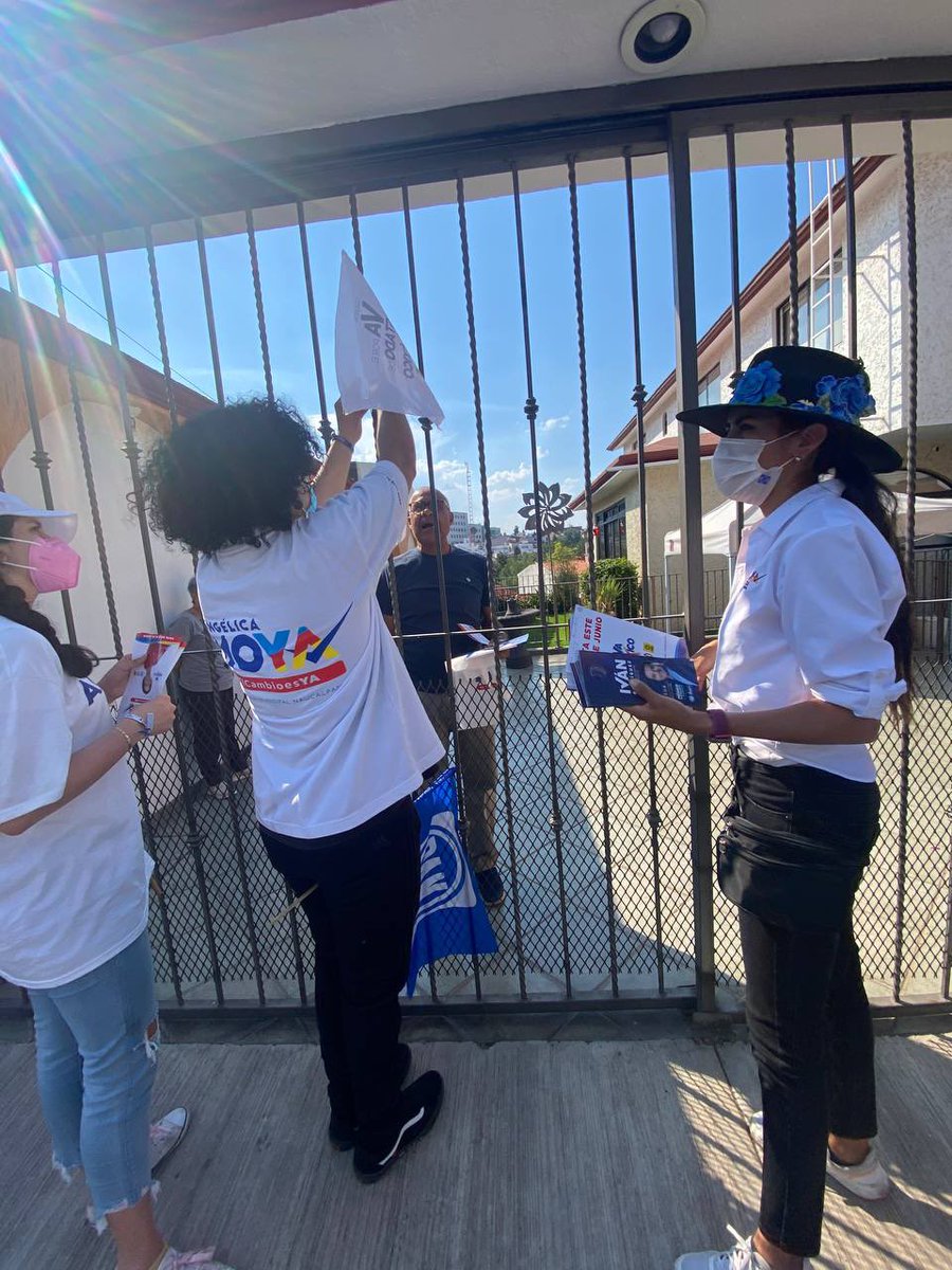 MaPaulinaP's tweet photo. Terminamos nuestro domingo recorriendo Jardines de Satélite, con mucho ánimo y con la convicción que este 6 de junio ganaremos con @angiemoyam y los candidatos de Acción Nacional y la coalición. 🔵🔴🟡 #ConMoyaSí #ElCambioEsYa https://t.co/WGBhFMjhgI