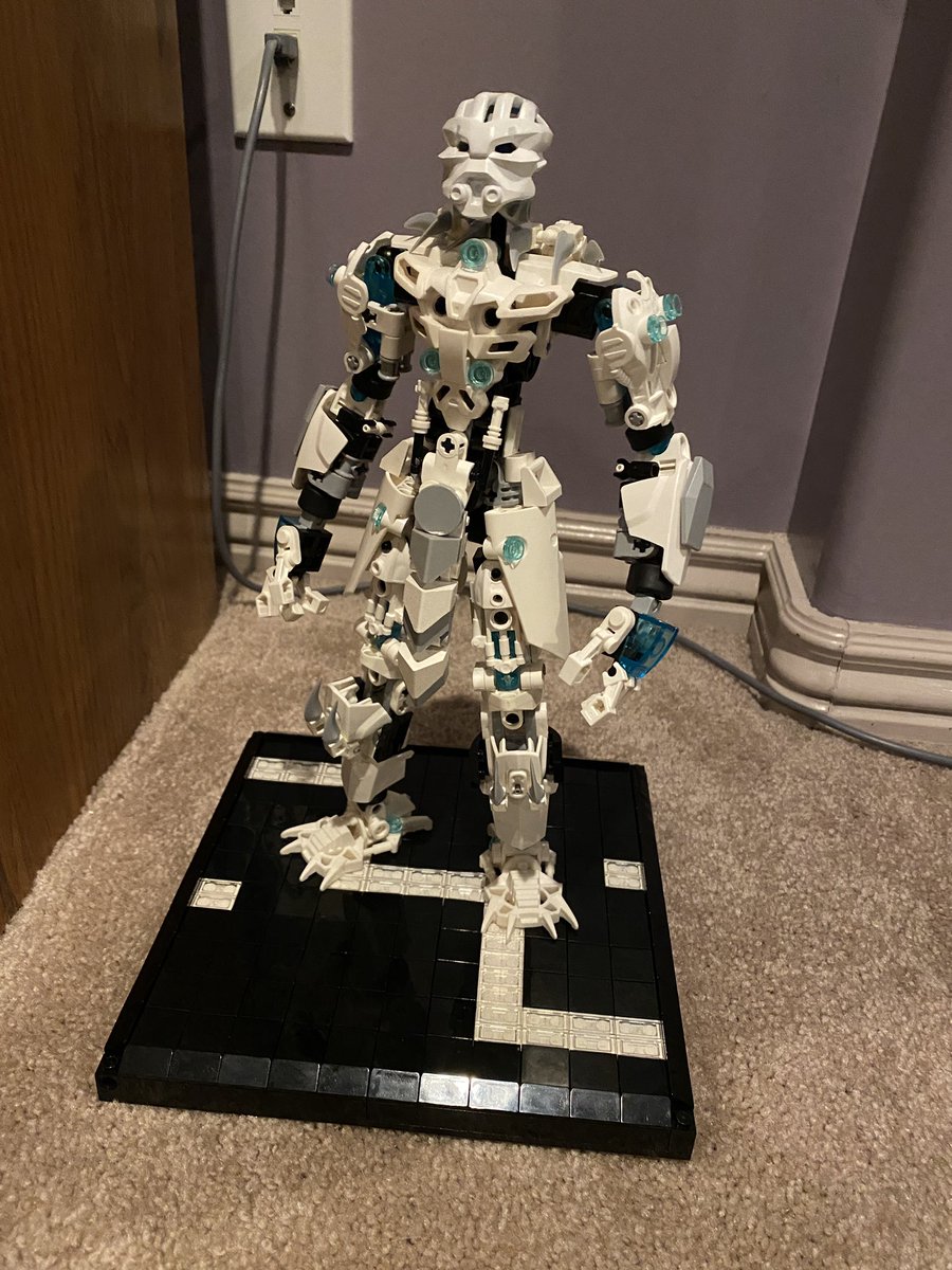 cyb3r_raven's tweet photo. Baseplates for the Inika are almost done. Iβm using Nuva elemental symbols! Second image is my finished Matoro standing on the one for ice.
#toanuva #bionicle #lego #legos #toainika #matoro https://t.co/pCQnw1bJeV
