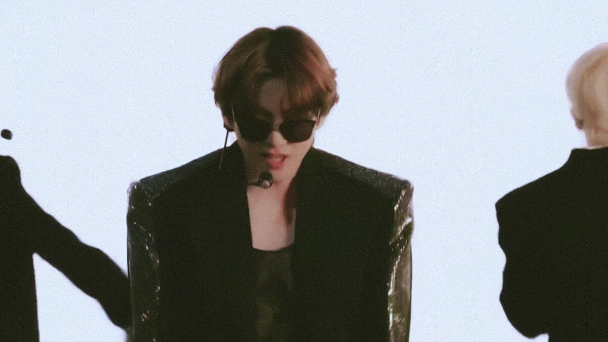 taekook𑁤 tweet media