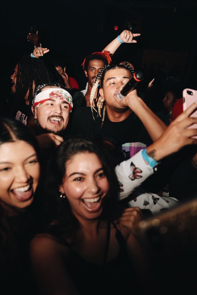 zbmlegacy's tweet photo. The glow up is real! 7 years ago i was a fan in the crowd. Last night we rocked the crowd. 🙏🏽🚀 @TheRealKapG #zbmlegacy #kapg
.
.
🎥: @teddyohso https://t.co/HemurTYwOs