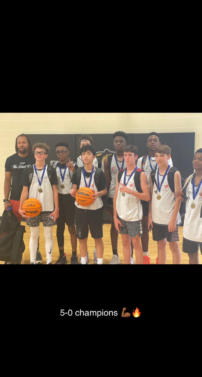 tadrianbaker1's tweet photo. 5-0 champions up in Bentonville Arkansas πͺπΎπͺπΎπ₯π₯@GradyMajors @smcollegehoops @5Prospects @ARPrepSports @AYSABasketball @sbliveark #weallcango https://t.co/jYVGW2EC5y