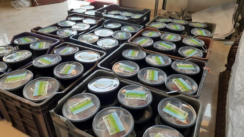 CoalIndiaHQ's tweet photo. CIL in a new #CSR initiative has roped in ISKCON to cook &amp; distribute 5000 wholesome packed meals in Kolkata everyday to attendants of patients admitted in hospitals &amp; who are unable to feed themselves as all eateries are closed due to the #lockdown. https://t.co/p0FBEPkwrp