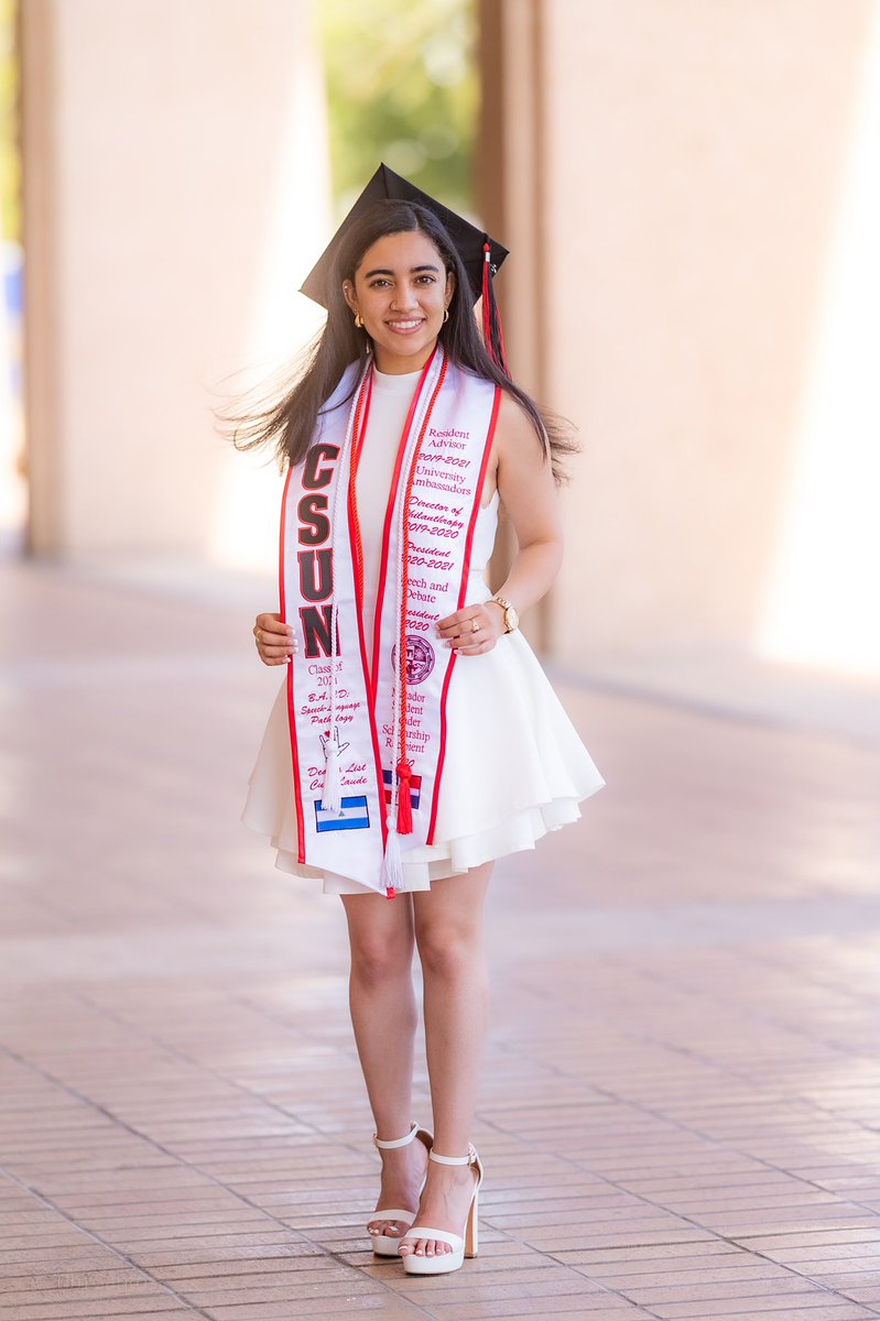 miniibanana's tweet image. First-generation Afro-Latina with a degree ✔️
4.0 Major GPA✔️
Commencement speaker for College of Health and Human Development ✔️
Funding to pursue my Master’s at the University of Oregon in a Spanish bilingual program ✔️
#csun #csungrad 🥺🍾🎓❣️✨