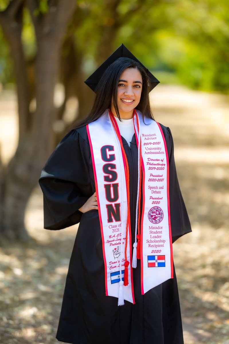 miniibanana's tweet image. First-generation Afro-Latina with a degree ✔️
4.0 Major GPA✔️
Commencement speaker for College of Health and Human Development ✔️
Funding to pursue my Master’s at the University of Oregon in a Spanish bilingual program ✔️
#csun #csungrad 🥺🍾🎓❣️✨