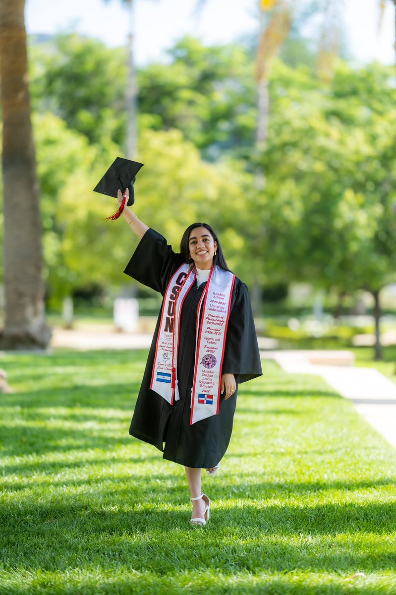 miniibanana's tweet image. First-generation Afro-Latina with a degree ✔️
4.0 Major GPA✔️
Commencement speaker for College of Health and Human Development ✔️
Funding to pursue my Master’s at the University of Oregon in a Spanish bilingual program ✔️
#csun #csungrad 🥺🍾🎓❣️✨
