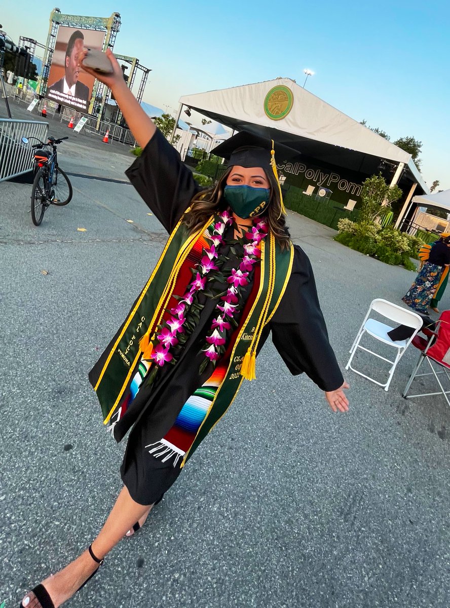 arirxmos's tweet photo. hard work definitely paying off 🎓 https://t.co/gWnlPwwTqt