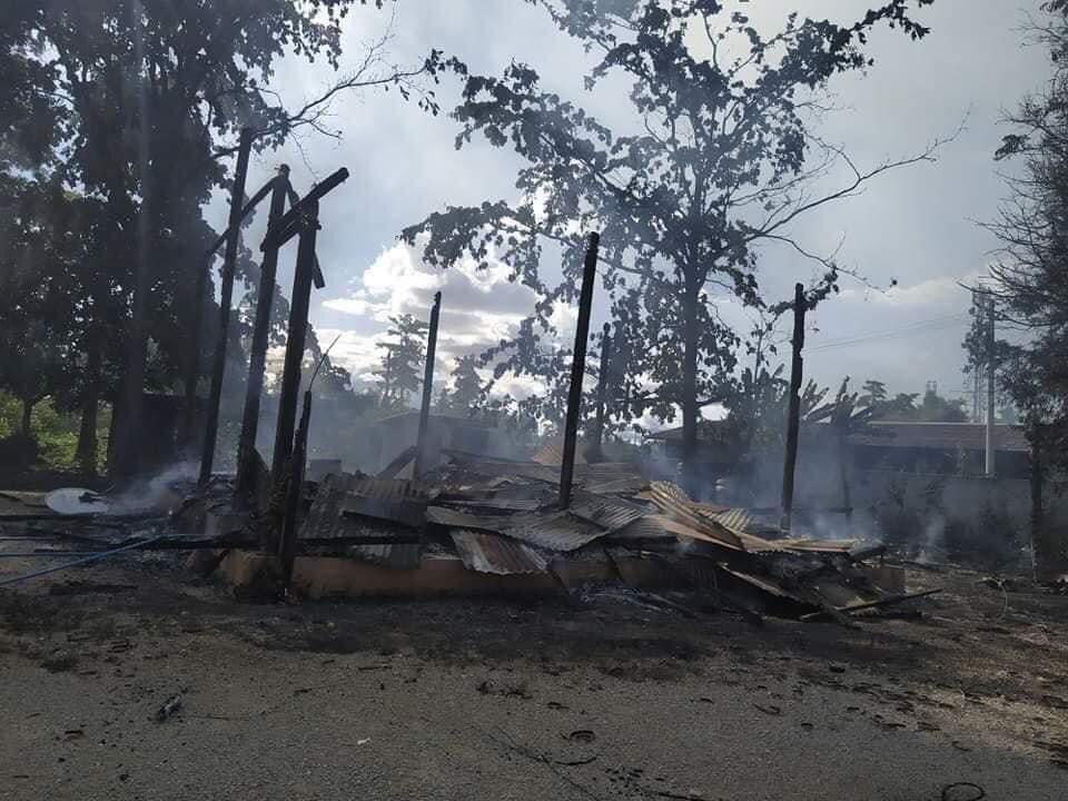 Karenni PDF burned down several non-CDM offices and homes of SAC informants aka “da lan” this morning in Demoso, #Karenni State. #WhatsHappeningInMyanmar