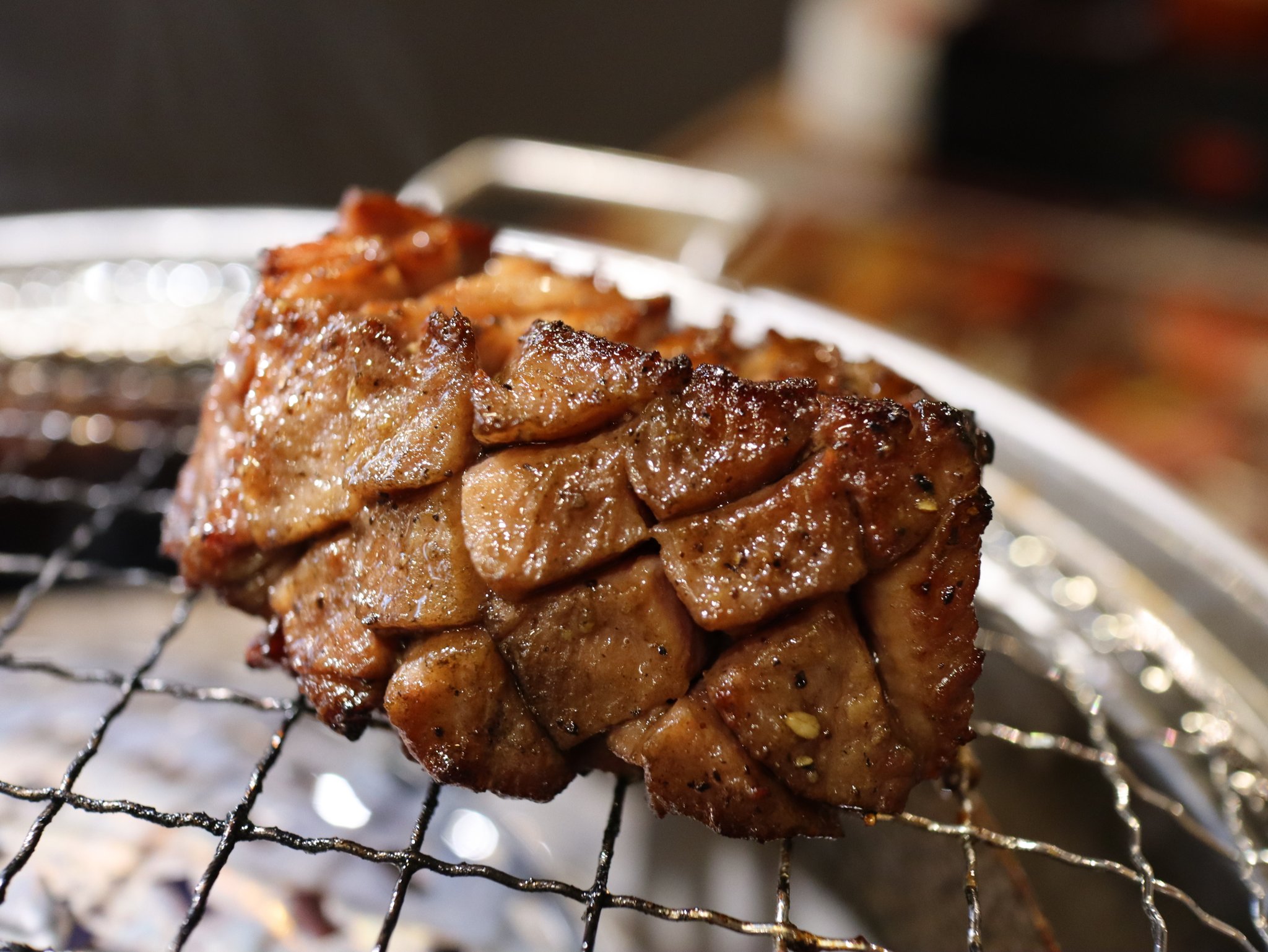 仙台南つうしん 東口にオープンした人気店で一人焼肉 炭火焼肉ぐら 仙台東口店 超肉厚 三種の神器盛りがまさに三種の神器 牛タンもカルビもめちゃくちゃうまい T Co Croszos05x T Co Ilf3apmahn Twitter