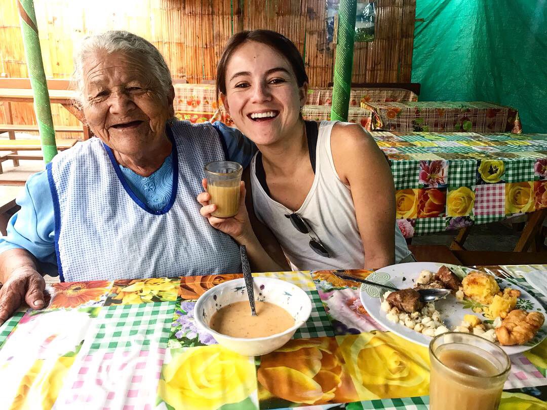 FernandoEhlers1's tweet image. Con profunda tristeza me entero de la partida de Doña Yolanda Cabrera, un verdadero tesoro de la cultura y cocina ecuatorianas. Que sus conocimientos y amor por su tierra y su deliciosa Chicha vivan en sus hijas y nietos, a quienes envío un enorme abrazo. youtu.be/I2VJ5c-VLGw