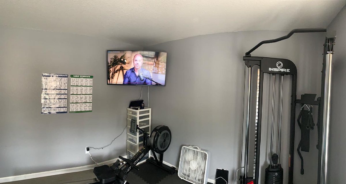 Watching #zdoggmd keynote at @aapaorg #aapa21 at home while tossing lbs and burning calories...Go ZDogg AAPA