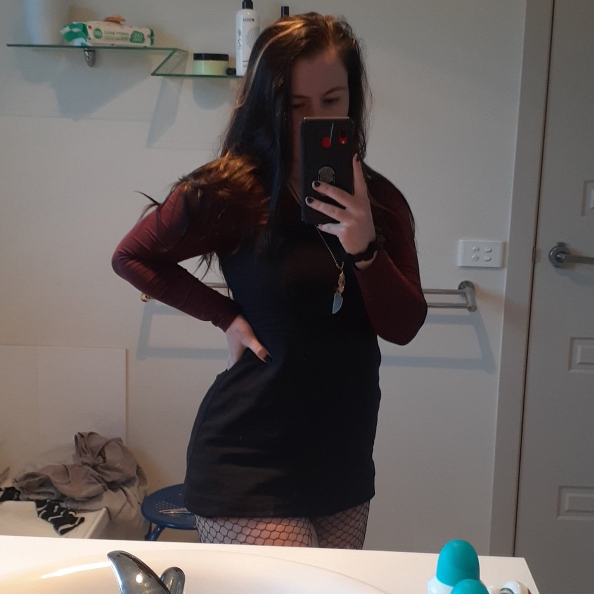 bittycrybaby's tweet photo. I liked my outfit 💩 https://t.co/bG09Lr7KU3