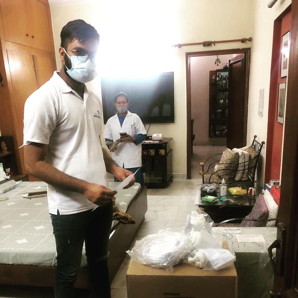#TeamShaan personally went to deliver an oxygen concentrator to a patient's home who wasn't capable of going out.

Call us on +91 9315344617 or comment for Free Oxygen Sewa/ #OxygenBeds in Gurgaon.
#oxygenforall #shaanfoundations #coronavirusindia #indiafightsback #gurgaon