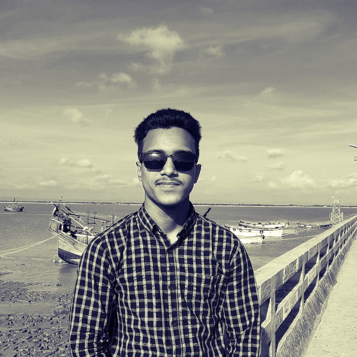 AbBorhan1's tweet photo. The only way to clear your mind in a moment is to turn around🤔
📷Ashraf Uddin Faisal https://t.co/BU9F0uEOl4