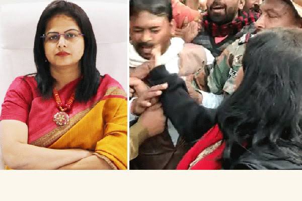 CA_AshutoshSoni's tweet photo. Here are some gems of #UPSC:-

Ranveer sharma - slapped a boy.

Pinki Meena, Pushkar Mittal - Openly taking bribe of 10 lakh

Nidhi Nivedita - Slapping Pro-CAA protestors

Shailesh yadav - Slapped bride, groom &amp; pandit ji in marriage

Punishment “Transferred”
#SuspendIASRanveer https://t.co/m8qmoBxuc7