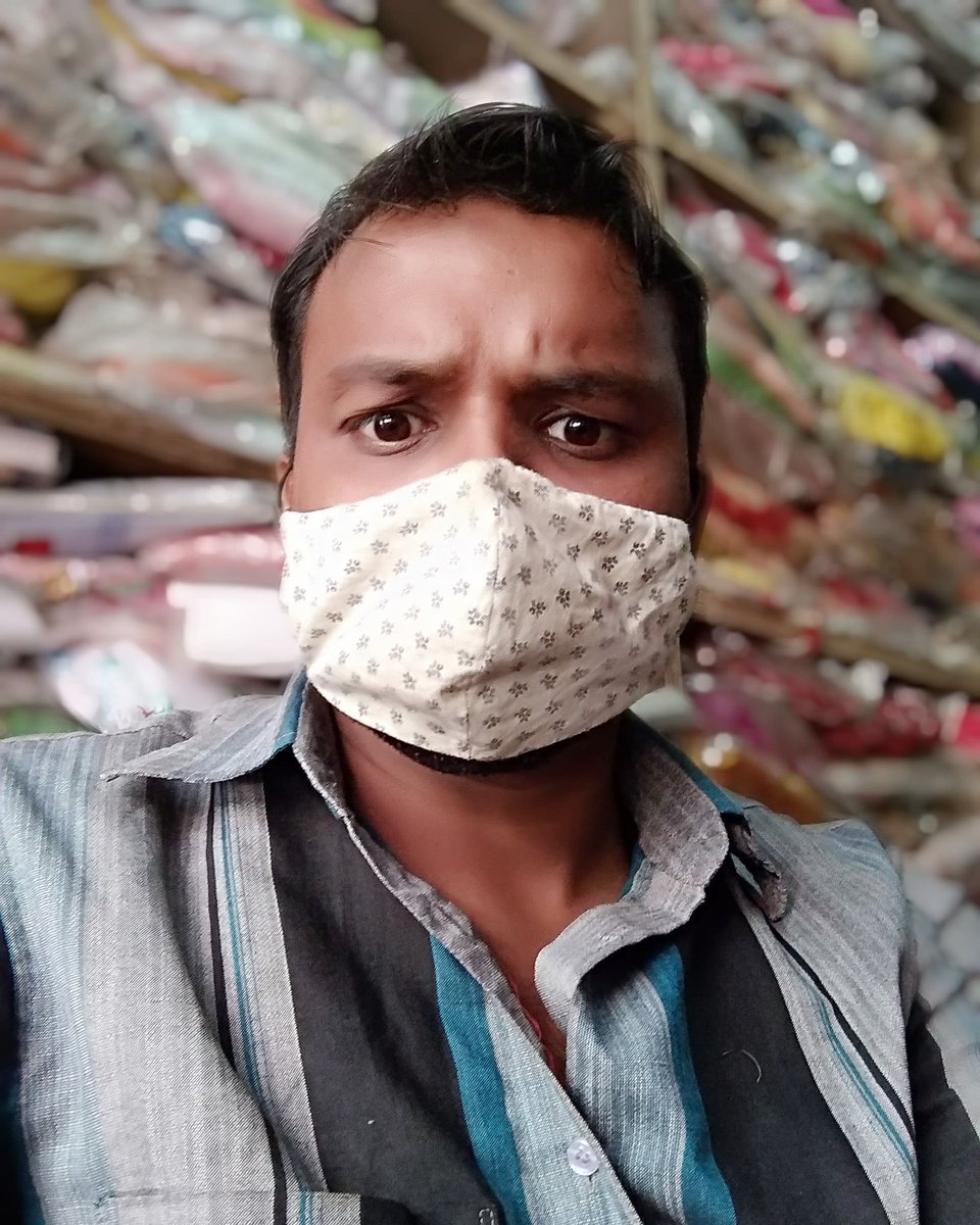 bnsl33's tweet photo. बाजार खुलने का इंतज़ार सिर्फ व्यापारी नही कर रहा कॅरोना भी प्रतीक्षा कर रहा है 
सुरक्षित रहे हाथो को बार धोते रहे दुरी बनाये रखे 
आज से दुकाने खुल गयी है https://t.co/SuvqsLJsw9