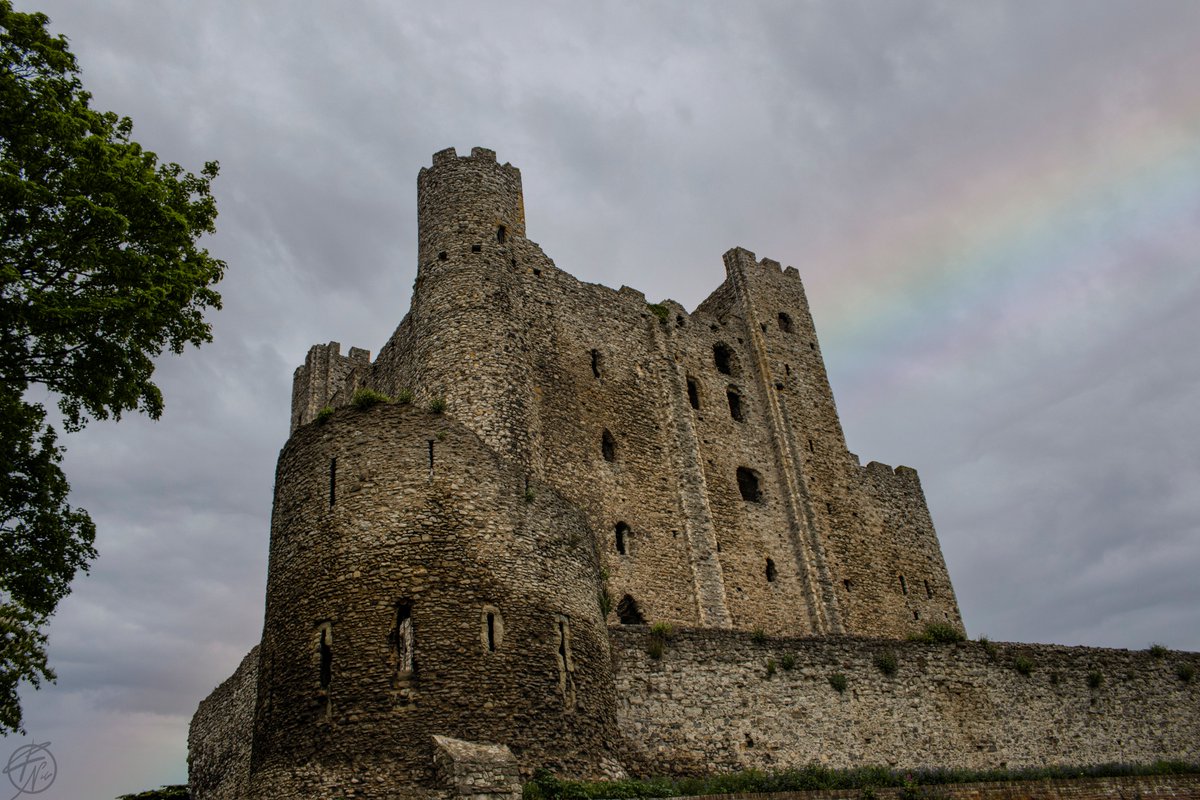 Rainbows over Rochester

#castlesofinstagram #rainbows #architecturephotography #rainbow #nature #clouds #photography #sunshine #colorful #rain #sky #castles #castle #travel #history #medieval #architecture  #castlesoftheworld #explore #landscape #photooftheday #kent #rochester