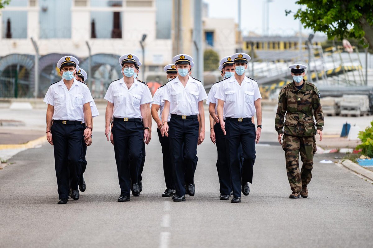 Pmsem1's tweet photo. PÉRIODE BLOQUÉE À TOULON - 1/4 ⚓

Malgré les aléas qu'ont connu les stagiaires de la #promotionSuffren en raison du contexte sanitaire, la @Pmsem1 a réussi à maintenir sa traditionnelle période bloquée à Toulon.

Crédits photos : @GardeNatFR https://t.co/eioVOOHf78