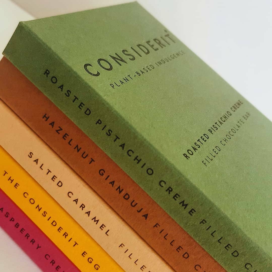 RealtPaperLtd's tweet image. FAB-U-LOUS!!! ❤️ Foil blocked and die cut chocolate boxes by @windmillprint for @ConsideritChoco, using a selection of @colorplanpapers. 
#packaging
#ColorplanPackaging