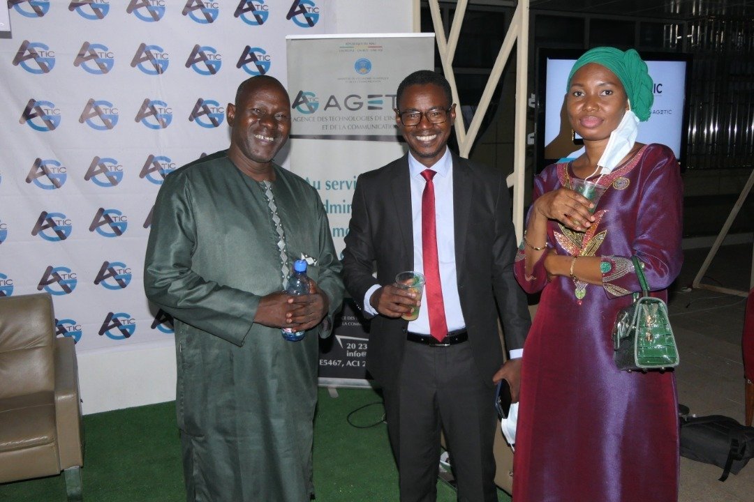 AgeticOfficiel's tweet photo. #Digital_Era au #CICB
L'AGETIC en tant que sponsor officiel, a animé un stand où elle a présenté ses différentes applications.
Dans son allocution, le #DG de l'#AGETIC @hamedsalif a félicité les organisateurs pour cette initiative.
@McenMali @HamadounToure_
cc: @kbakary https://t.co/qtmsA0kZnr